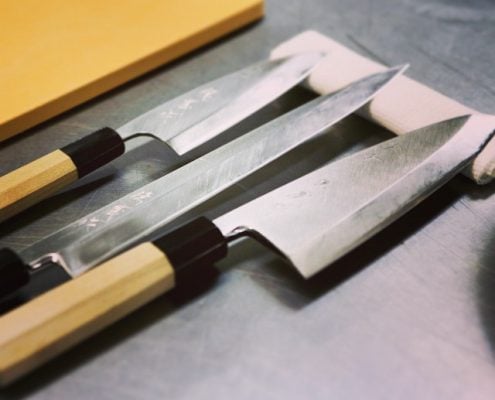 2_Japanese-Knife-1-495x400